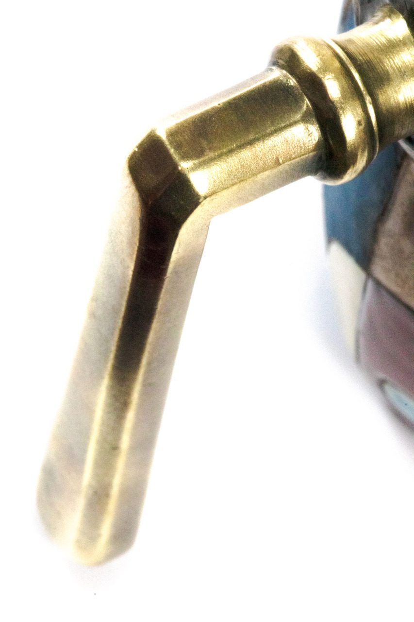 Handle to "example DD" viewed from back and above - this is the distinctive characteristic of the handle.
