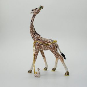 Swanky Giraffe Jewelry Box with Necklace