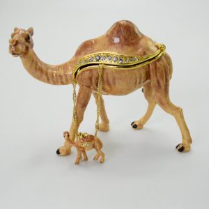 Sahara The Camel jewelry box with necklace
